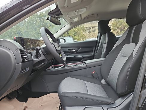 New 2026 Nissan Sentra SV w/ SV Convenience Package FWD image 11