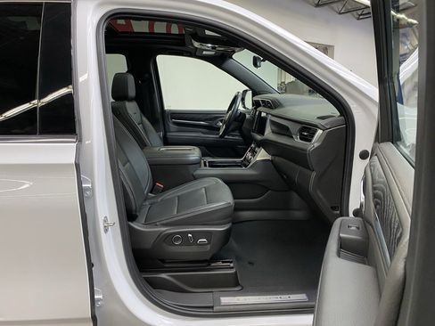 Used 2021 GMC Yukon Denali w/ Denali Premium Package image 16
