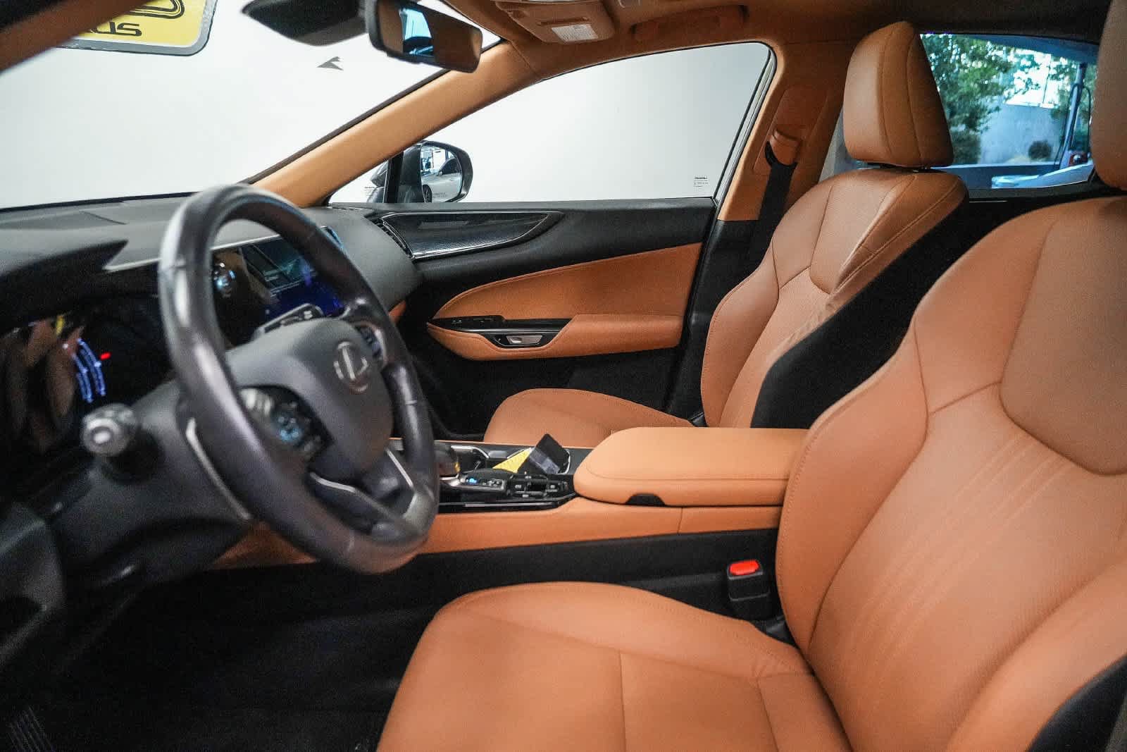Used 2025 Lexus NX 250 FWD w/ Accessory Package (2T) image 18