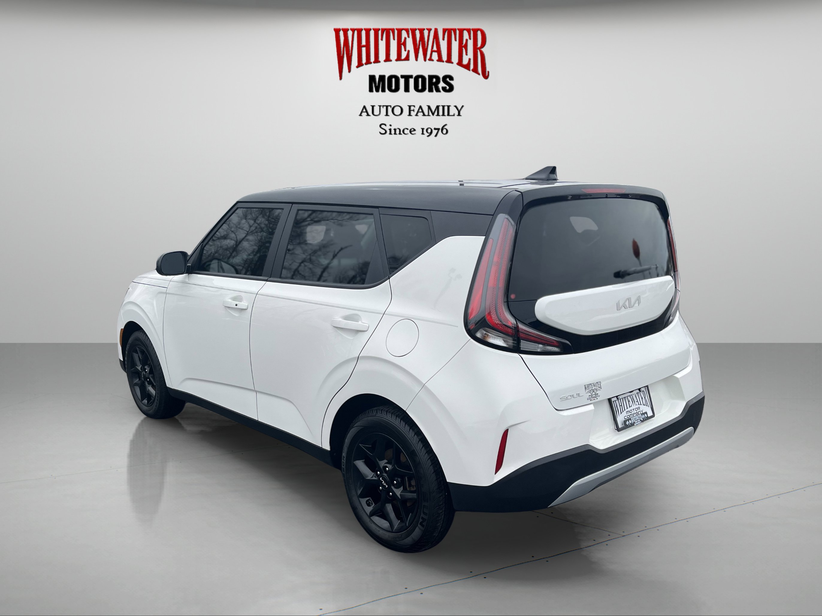 Used 2023 Kia Soul S FWD image 3