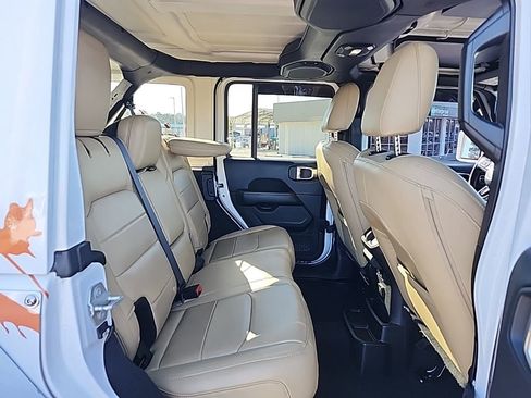 Used 2018 Jeep Wrangler Unlimited Sahara w/ Dual Top Group image 17