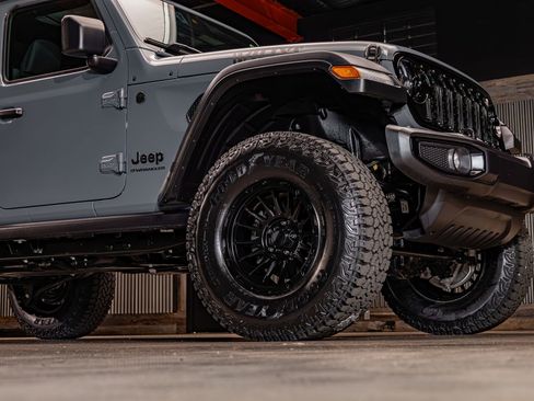 Used 2024 Jeep Wrangler Willys image 12