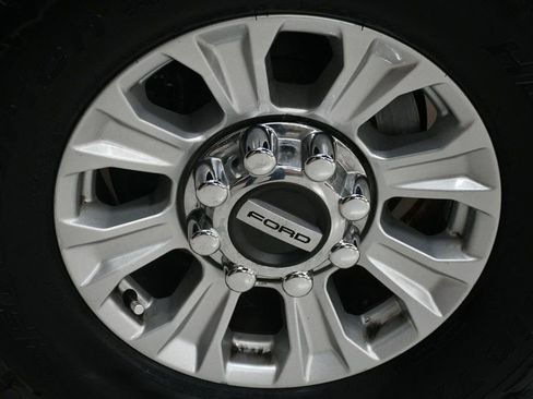 Used 2020 Ford F250 XLT w/ Snow Plow Prep Package image 19