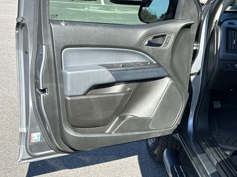 Used 2022 Chevrolet Colorado Z71 image 11