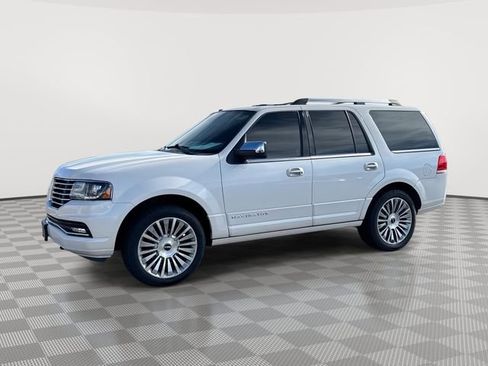 Used 2015 Lincoln Navigator 4WD image 1