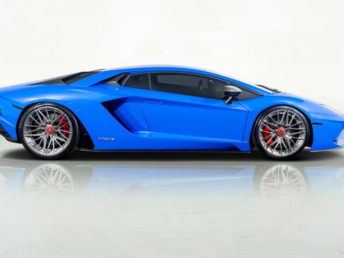 Used 2018 Lamborghini Aventador S image 5
