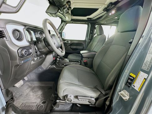 Used 2024 Jeep Wrangler Willys image 13