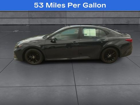 Used 2025 Toyota Camry LE FWD image 5