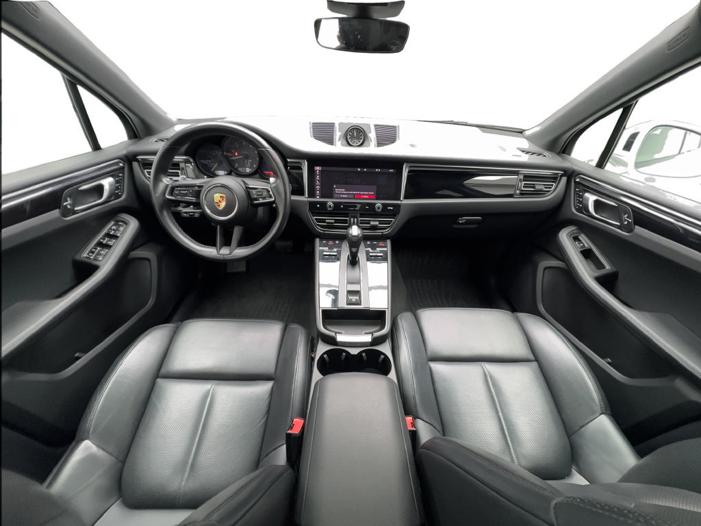 Used 2023 Porsche Macan AWD/4WD image 41