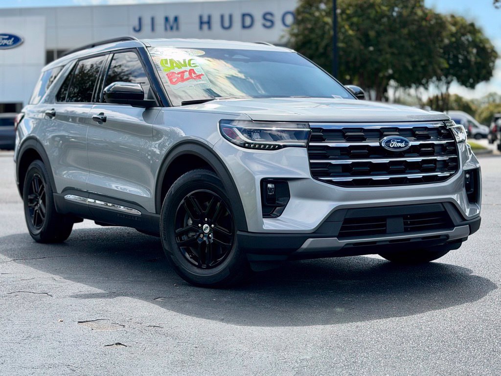 Certified 2025 Ford Explorer Active w/ Active Comfort Package RWD image 2