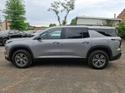 Used 2026 Chevrolet Traverse LT w/ Driver Confidence Package FWD image 4
