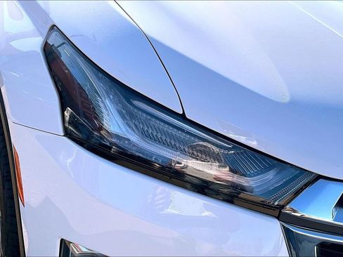 Certified 2023 Chevrolet Traverse LT image 33