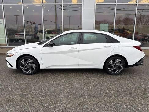 Used 2025 Hyundai Elantra Sport image 8