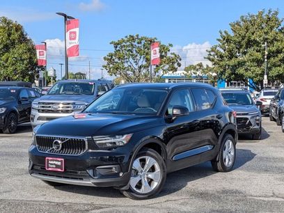 Used 2022 Volvo XC40 T4 Momentum