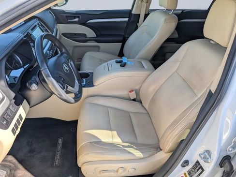 Used 2018 Toyota Highlander XLE image 10