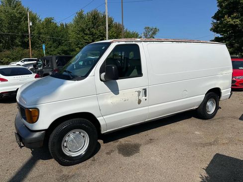 Used 2003 Ford E-150 and Econoline 150 RWD image 3
