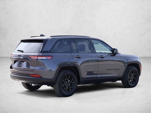 Used 2024 Jeep Grand Cherokee Altitude AWD/4WD image 5