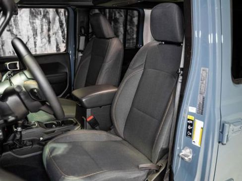 Used 2024 Jeep Wrangler Unlimited AWD/4WD image 2