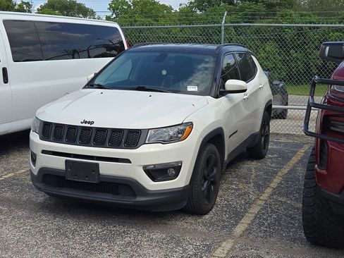 Used 2019 Jeep Compass Latitude FWD image 5