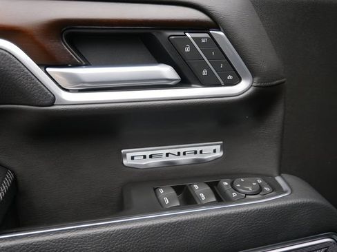 Used 2025 GMC Sierra 1500 Denali w/ Denali Reserve Package AWD/4WD image 12