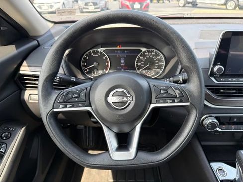 Used 2024 Nissan Altima 2.5 SV FWD image 14