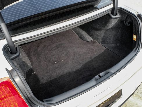 Used 2018 Chrysler 300 Limited image 47