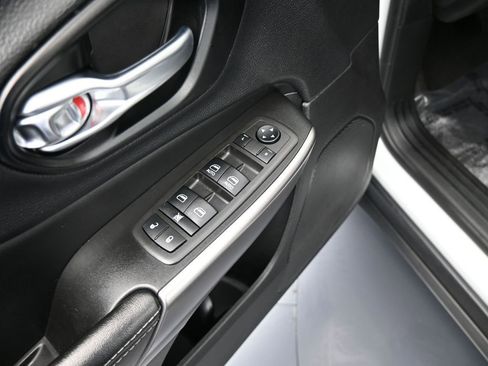 Used 2021 Jeep Cherokee Latitude Lux w/ Comfort/Convenience Group image 13