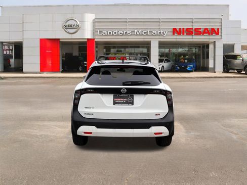 New 2026 Nissan Kicks SR w/ Cold Weather Package image 4