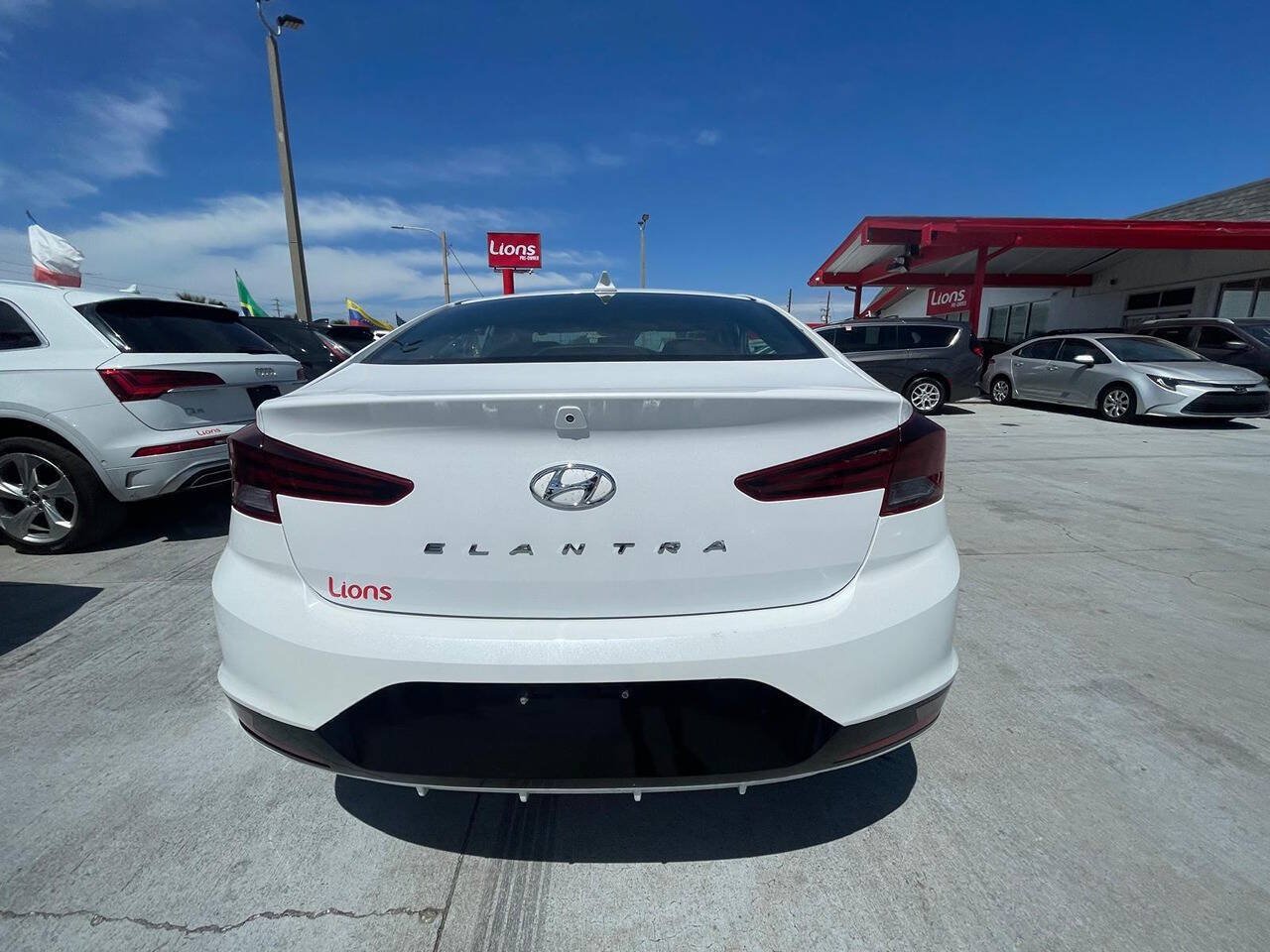 Used 2019 Hyundai Elantra SEL w/ Cargo Package FWD image 7