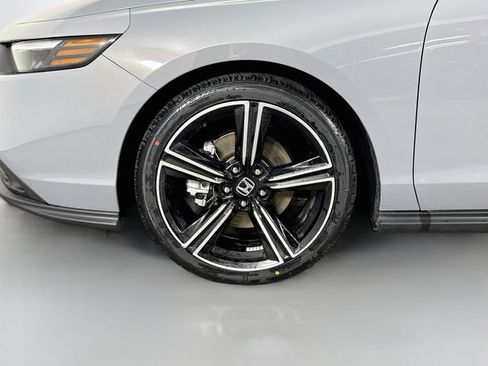 Used 2025 Honda Accord Sport image 32
