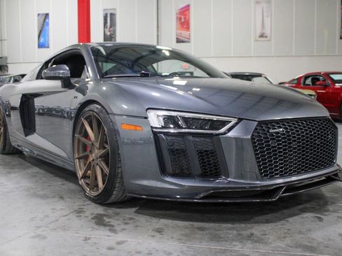 Used 2017 Audi R8 V10 w/ Carbon Exterior Package image 8