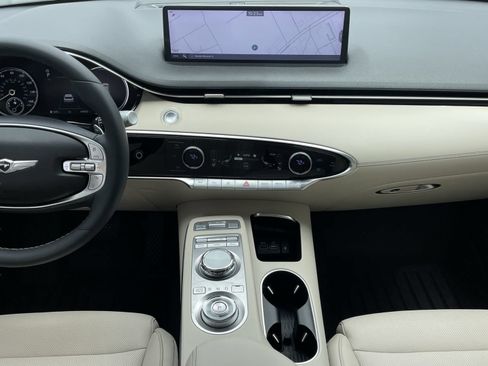 Used 2022 Genesis GV70 2.5T AWD/4WD image 12