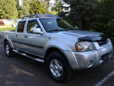 Used 2002 Nissan Frontier SE AWD/4WD image 2