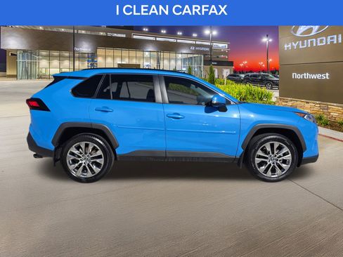 Used 2021 Toyota RAV4 XLE Premium image 6