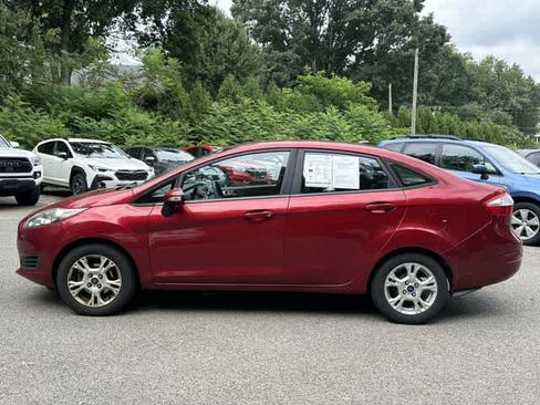 Used 2015 Ford Fiesta SE w/ Comfort Package FWD image 2