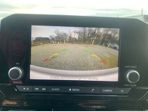 Used 2024 Nissan Pathfinder SV image 8