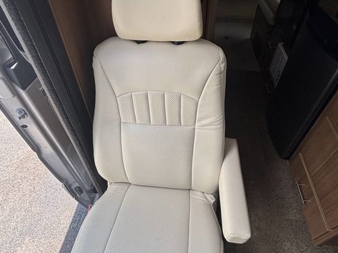 Used 2015 Mercedes-Benz Sprinter 3500 image 19