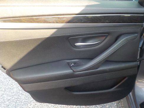 Used 2011 BMW 528i Sedan image 17