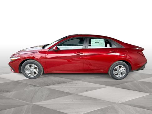 Used 2026 Hyundai Elantra SE FWD image 5