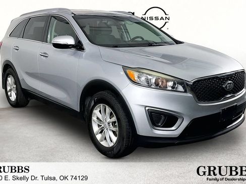 Used 2016 Kia Sorento FWD w/ LX Convenience Package image 1