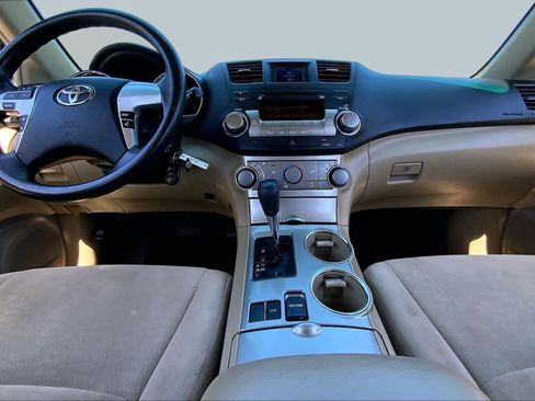 Used 2012 Toyota Highlander FWD w/ Tech Pkg image 14