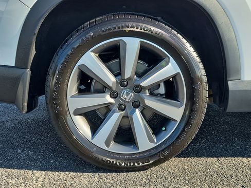 Used 2024 Honda Pilot Touring image 11