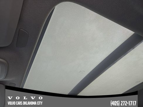 Certified 2025 Volvo XC40 B5 Core image 24