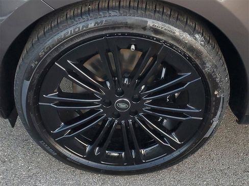 New 2025 Land Rover Range Rover SE image 5