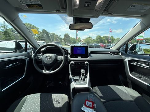 Used 2025 Toyota RAV4 XLE FWD image 13