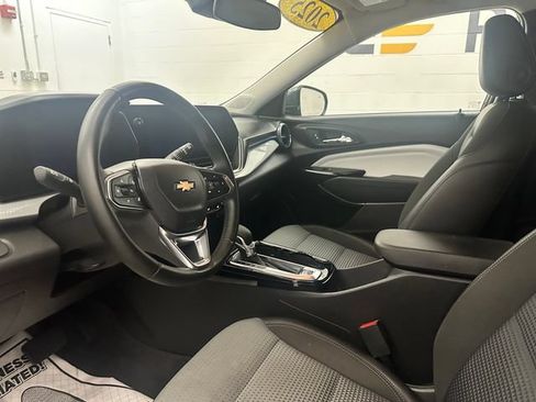 Used 2025 Chevrolet Trax LT w/ Driver Confidence Package FWD image 13