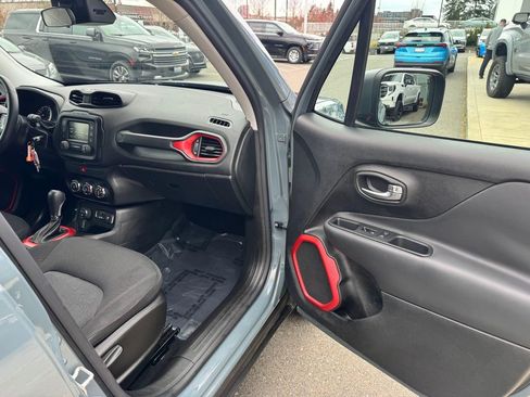 Used 2015 Jeep Renegade Trailhawk image 10