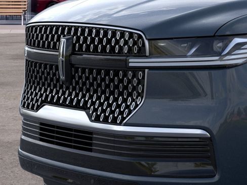New 2026 Lincoln Navigator L Reserve AWD/4WD image 17