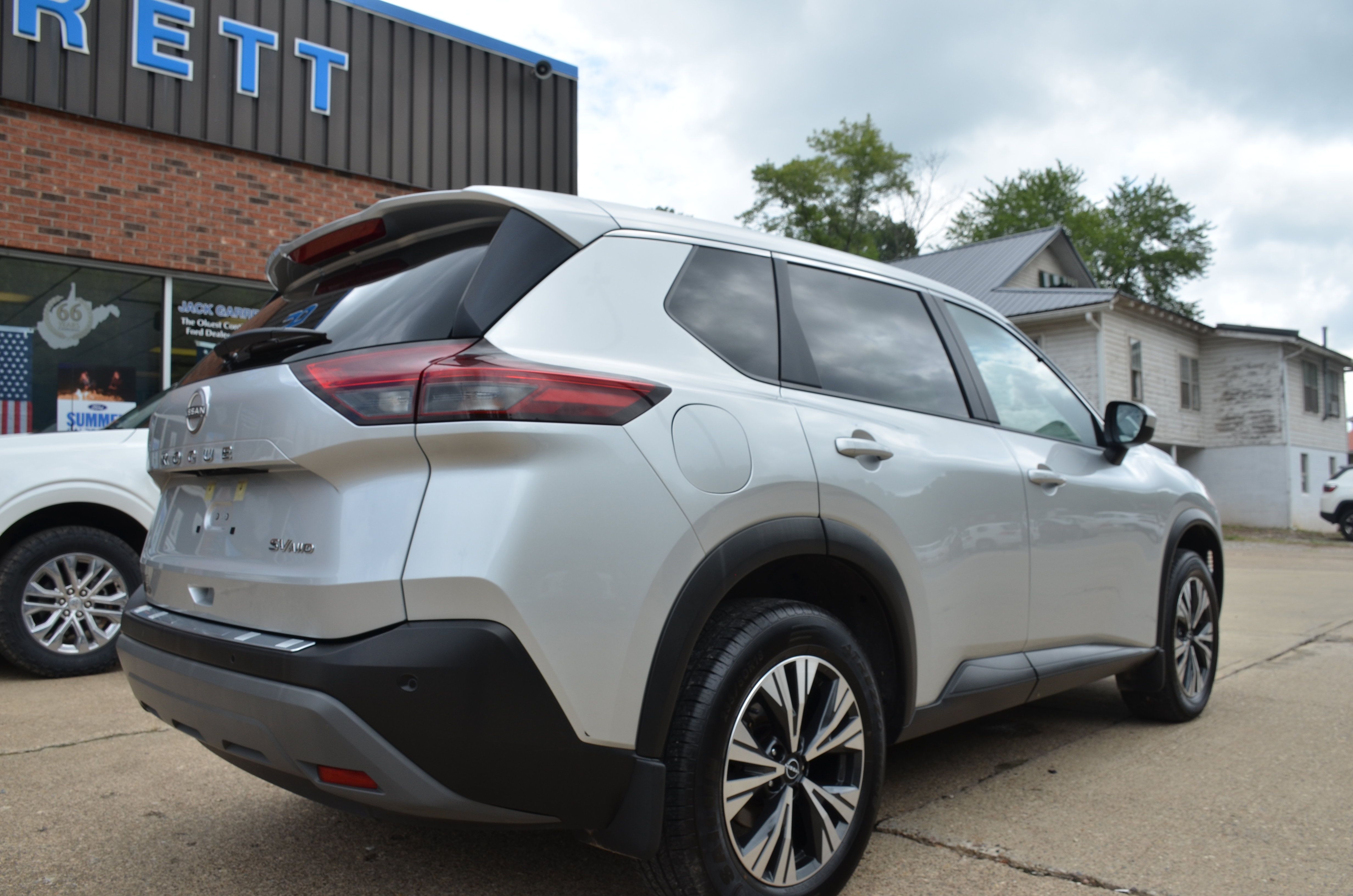 Used 2023 Nissan Rogue SV AWD/4WD image 4