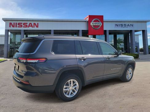 Used 2024 Jeep Grand Cherokee L Laredo AWD/4WD image 2